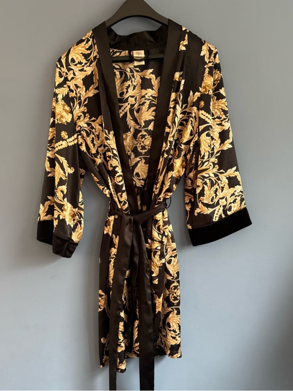 In Bloom Large Black & Gold Baroque Satin Robe Jacket Short Tie Front